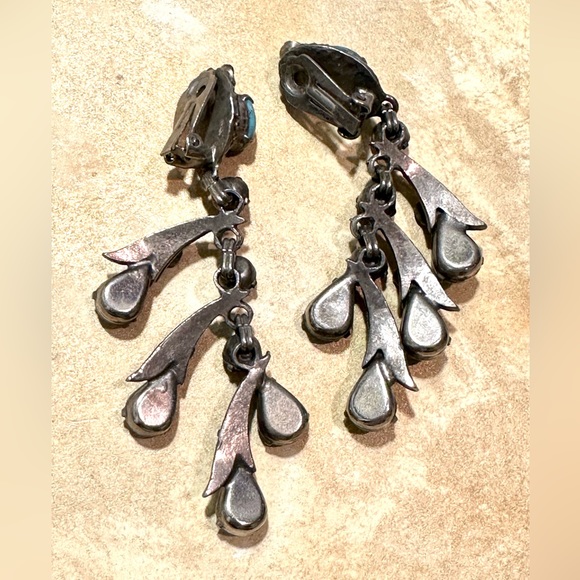 Vintage clip on rhinestone dangle earrings turquoise and purple rhinestones - Picture 8 of 9